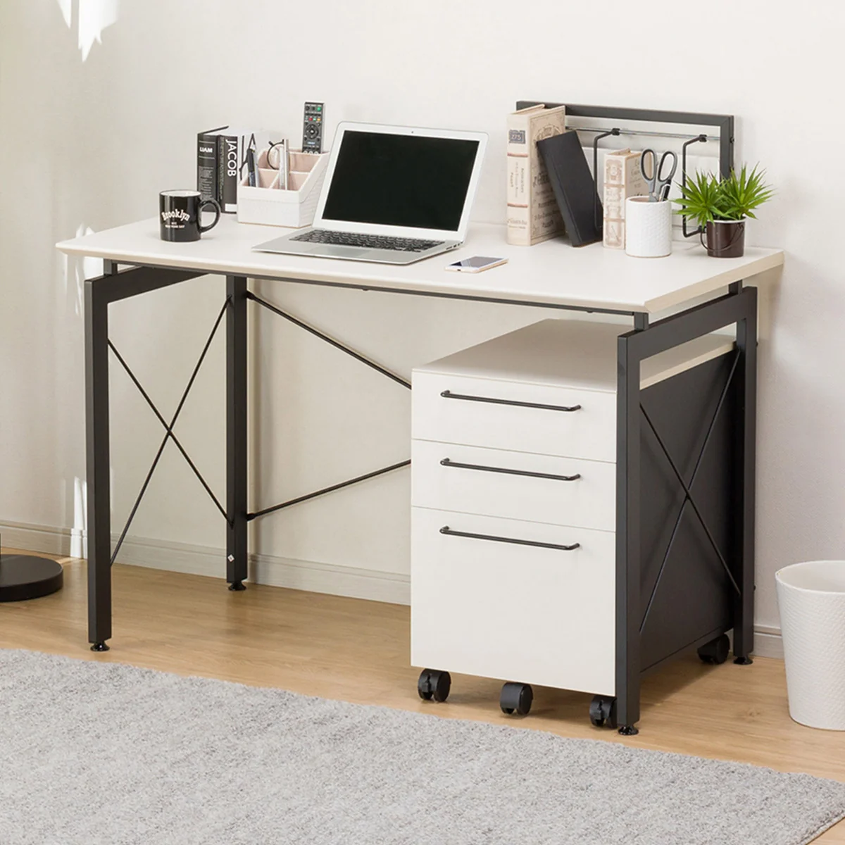 Detailed DESK SET SAYA Efficient