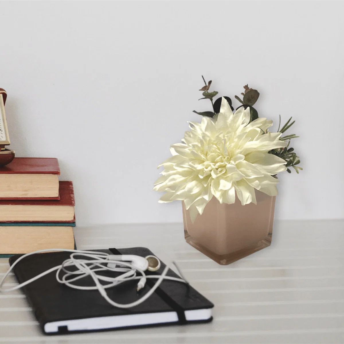 Clean Dahlia In Pink Glass Pot 14.5 14.5 28 Contemporary
