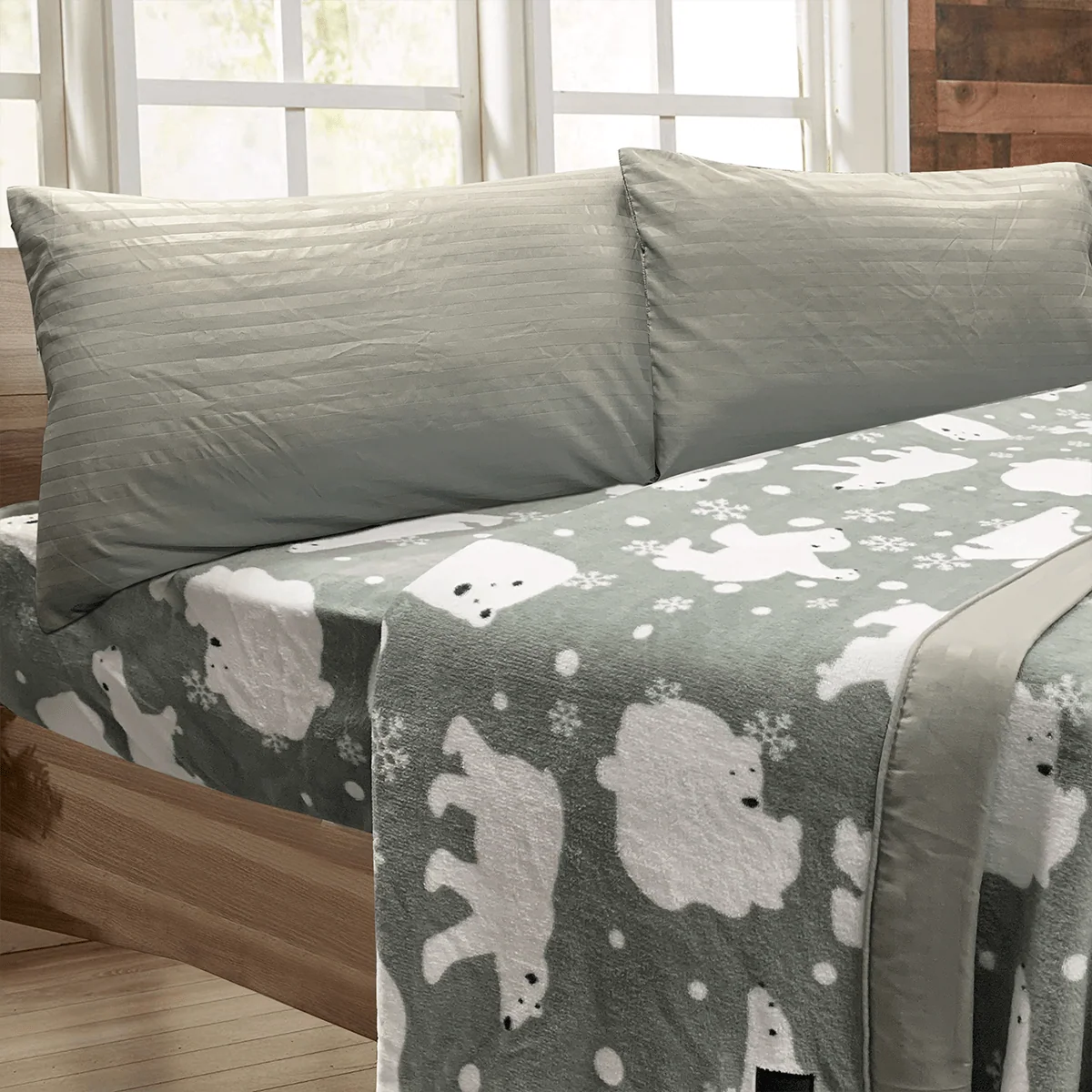 Long-Lasting WINTER WONDERLAND Microfleece Sheet Set Breathable