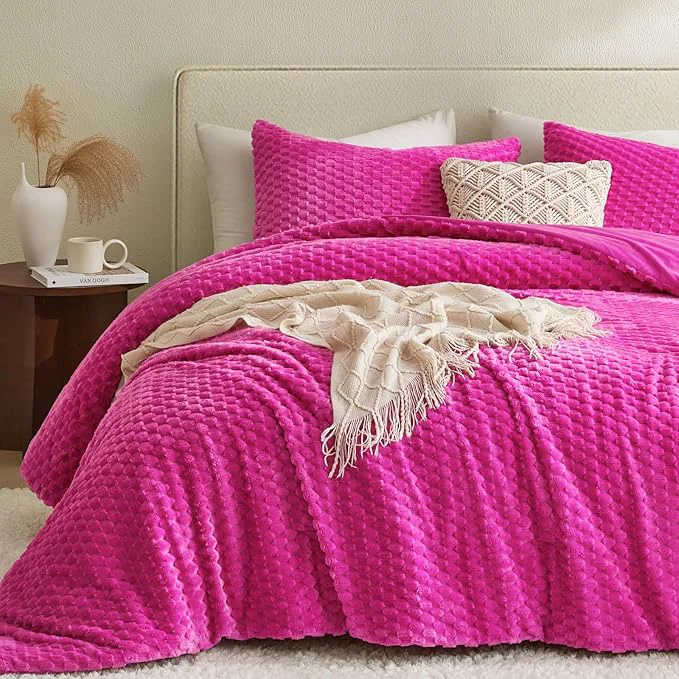 World-Class Petrichor Fluffy Queen Comforter Set – Ultra-Soft Pink Flannel Thick Comforter for Queen Bed Luxury Warm Bedding Set for Winter amp Fall Cozy Fuzzy Bed Set 3 Pieces 1 Comforter amp 2 Pillowcases Enhanced