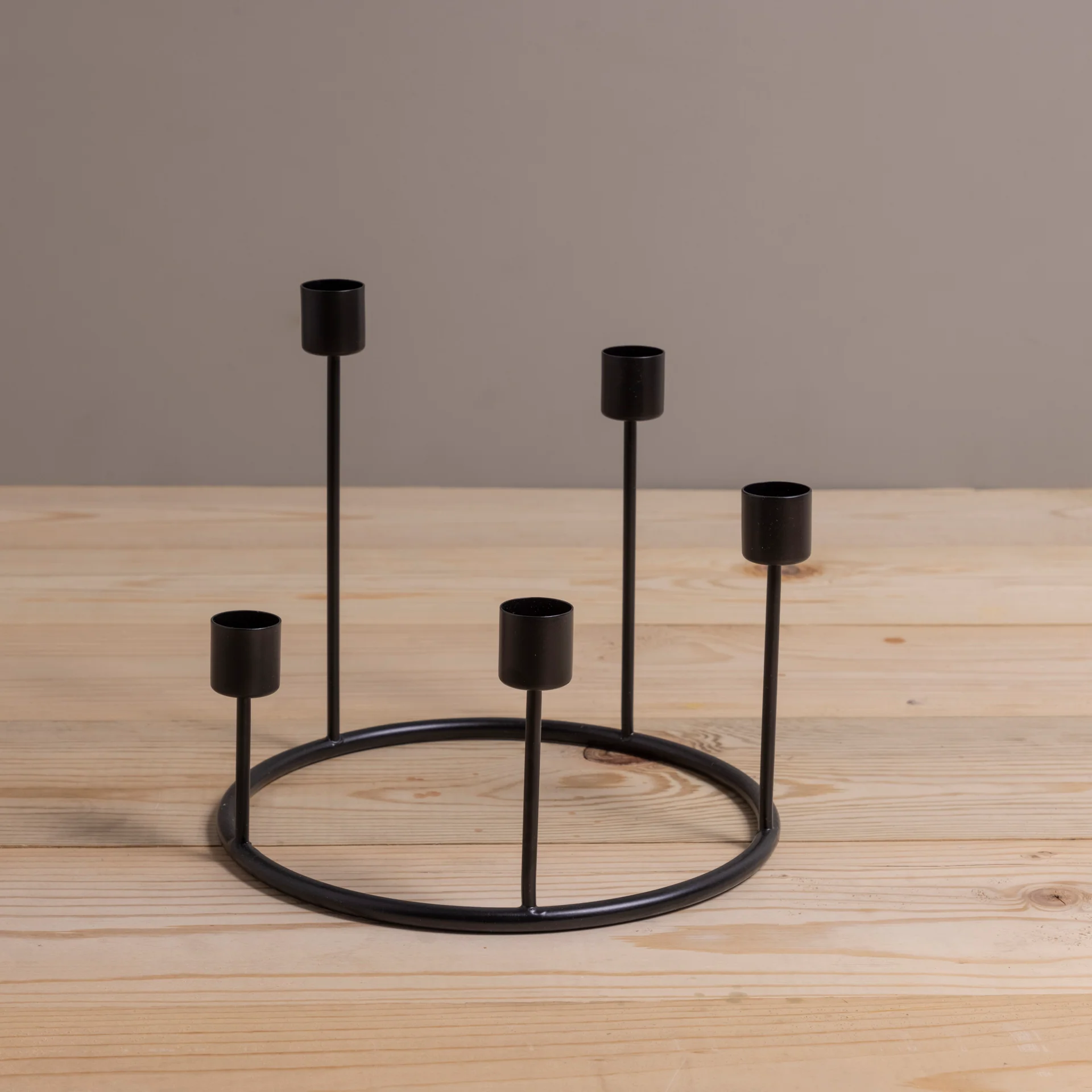 Stylish Kent Black Candlestick Wreath Small Verified
