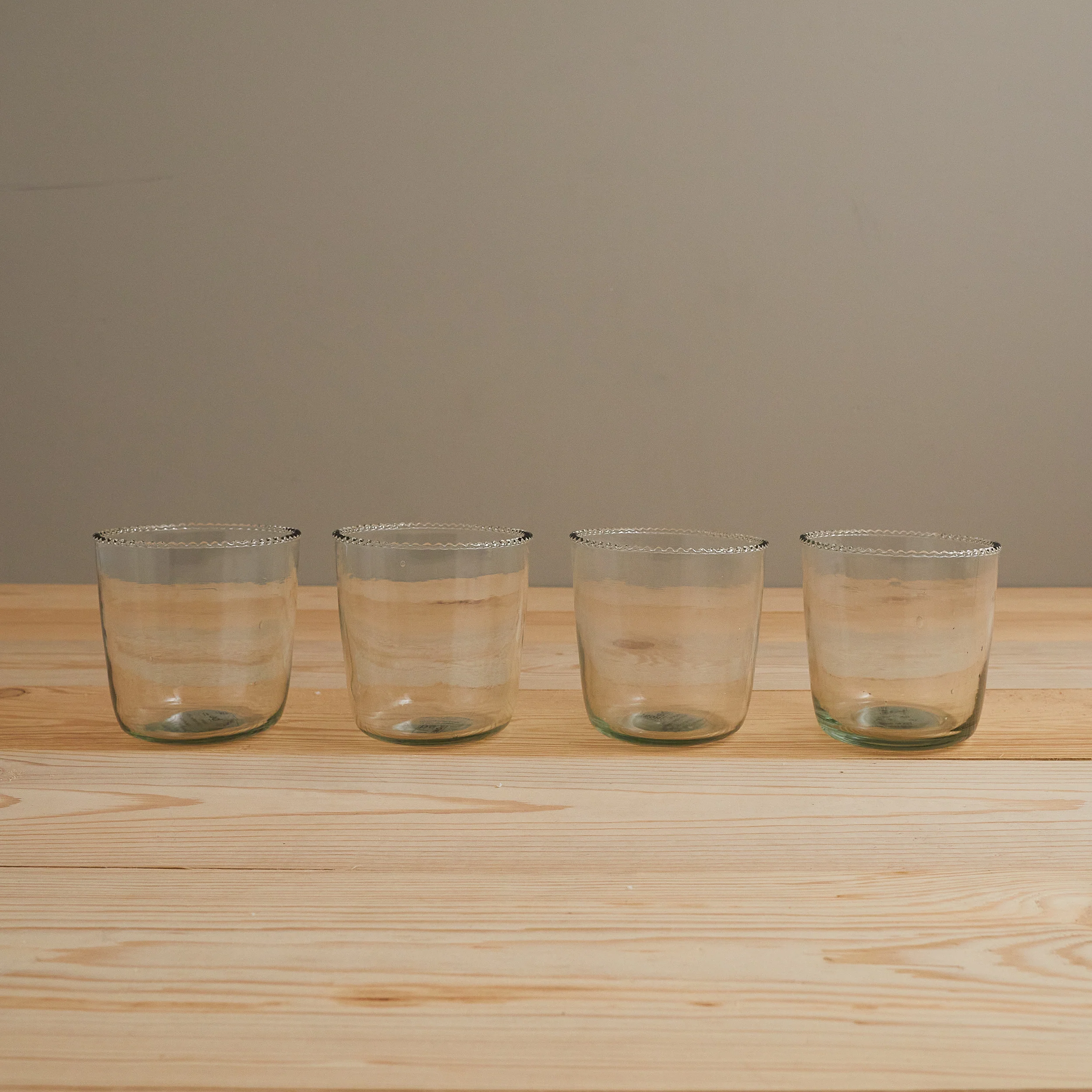 Natural Ruffle Rocks Glass Set of 4 Dependable
