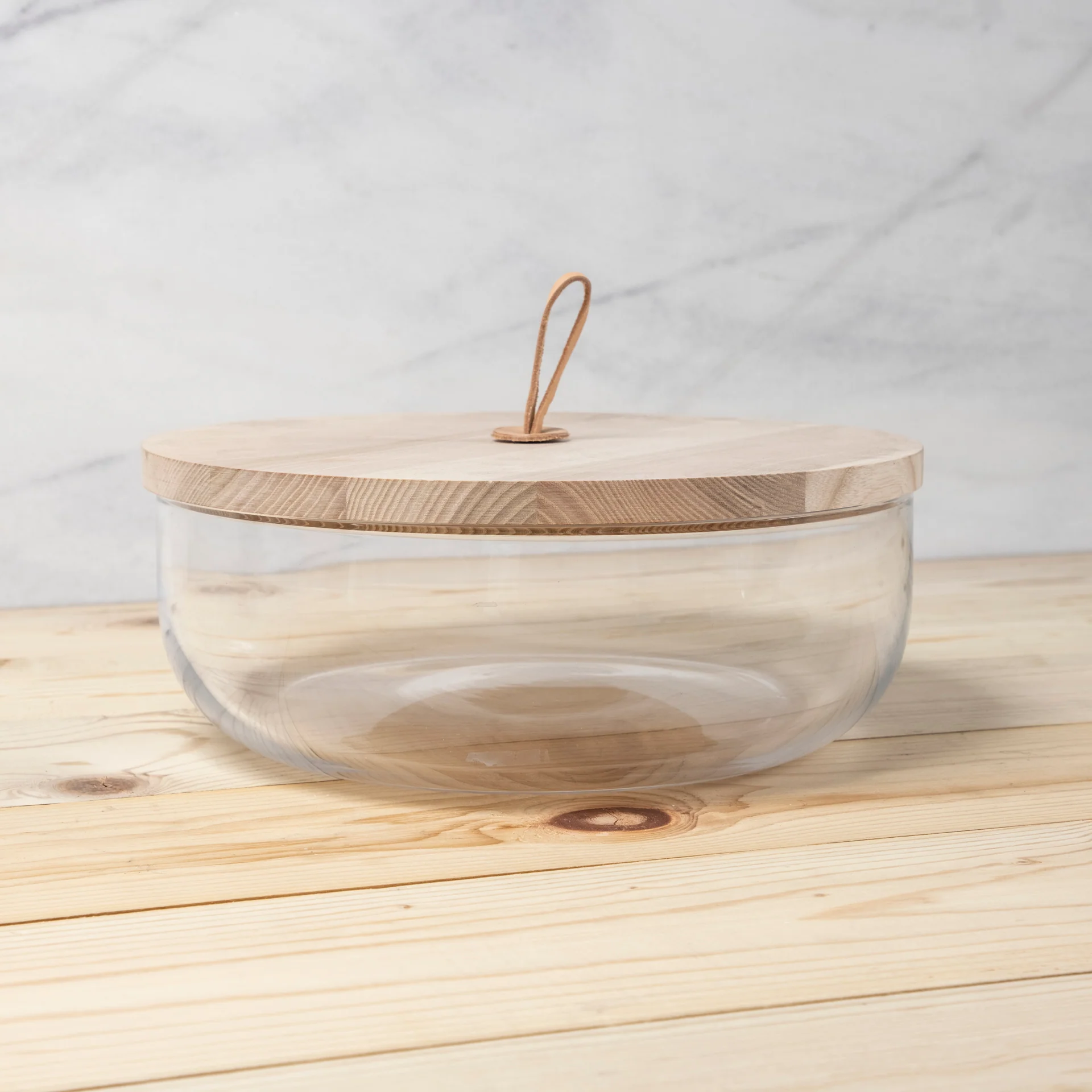 Minimalist Ivalo Bowl with Ash Lid Natural