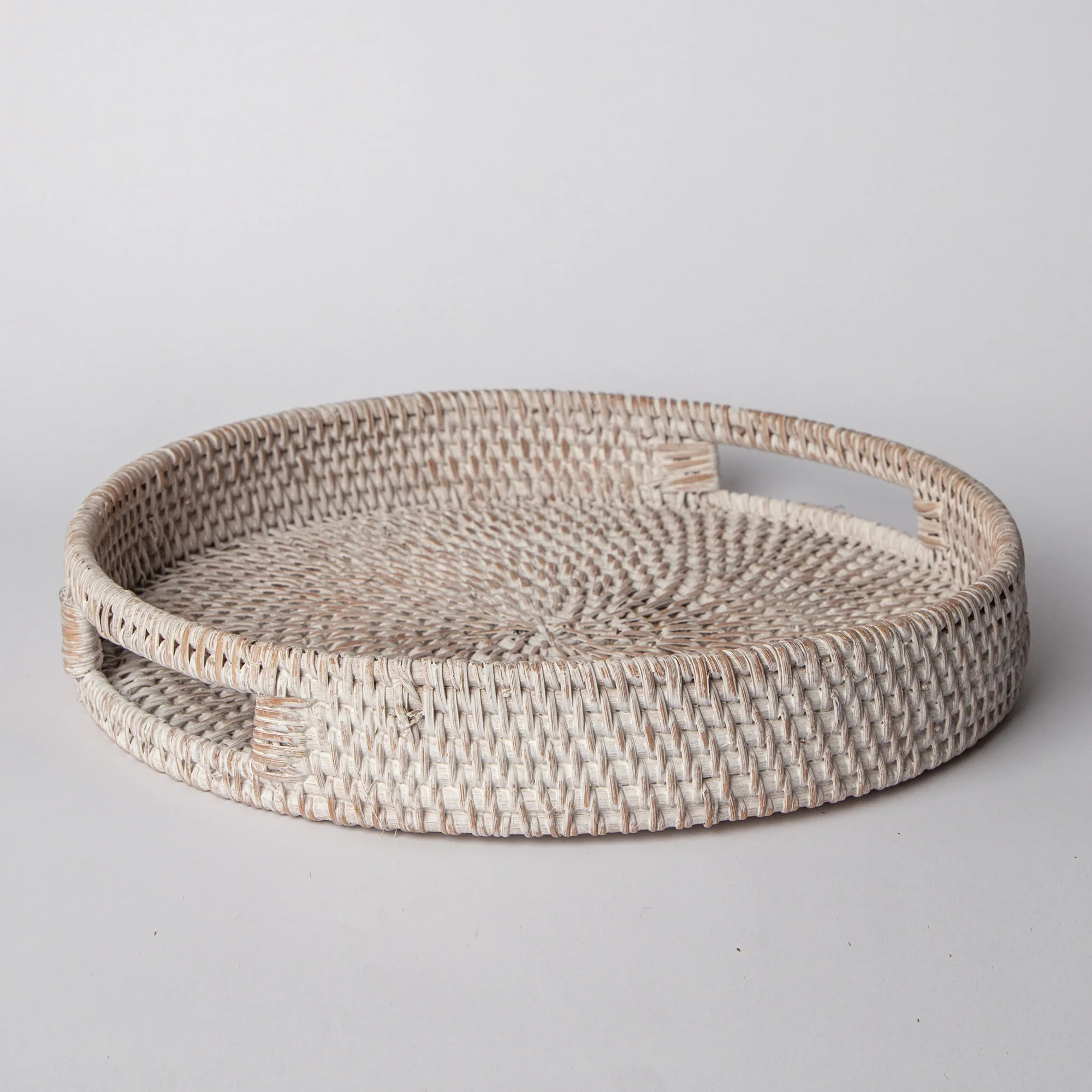 Carefully Designed 404 – Round Rattan Tray Luxury