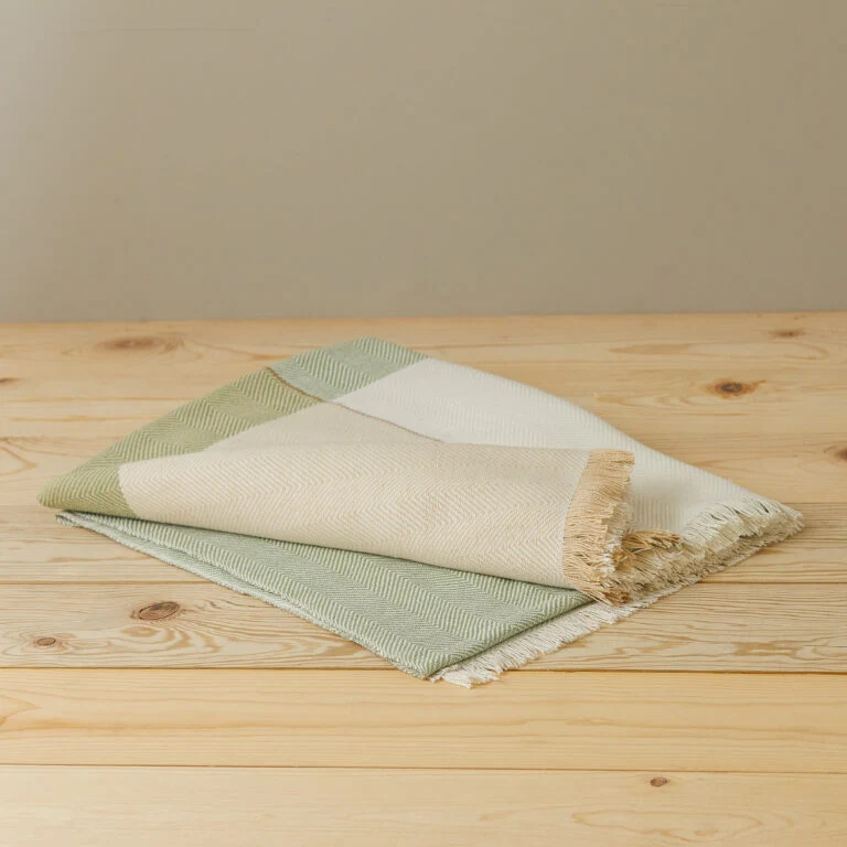 Comfortable Miraflor Throw Moss Fine Crafted