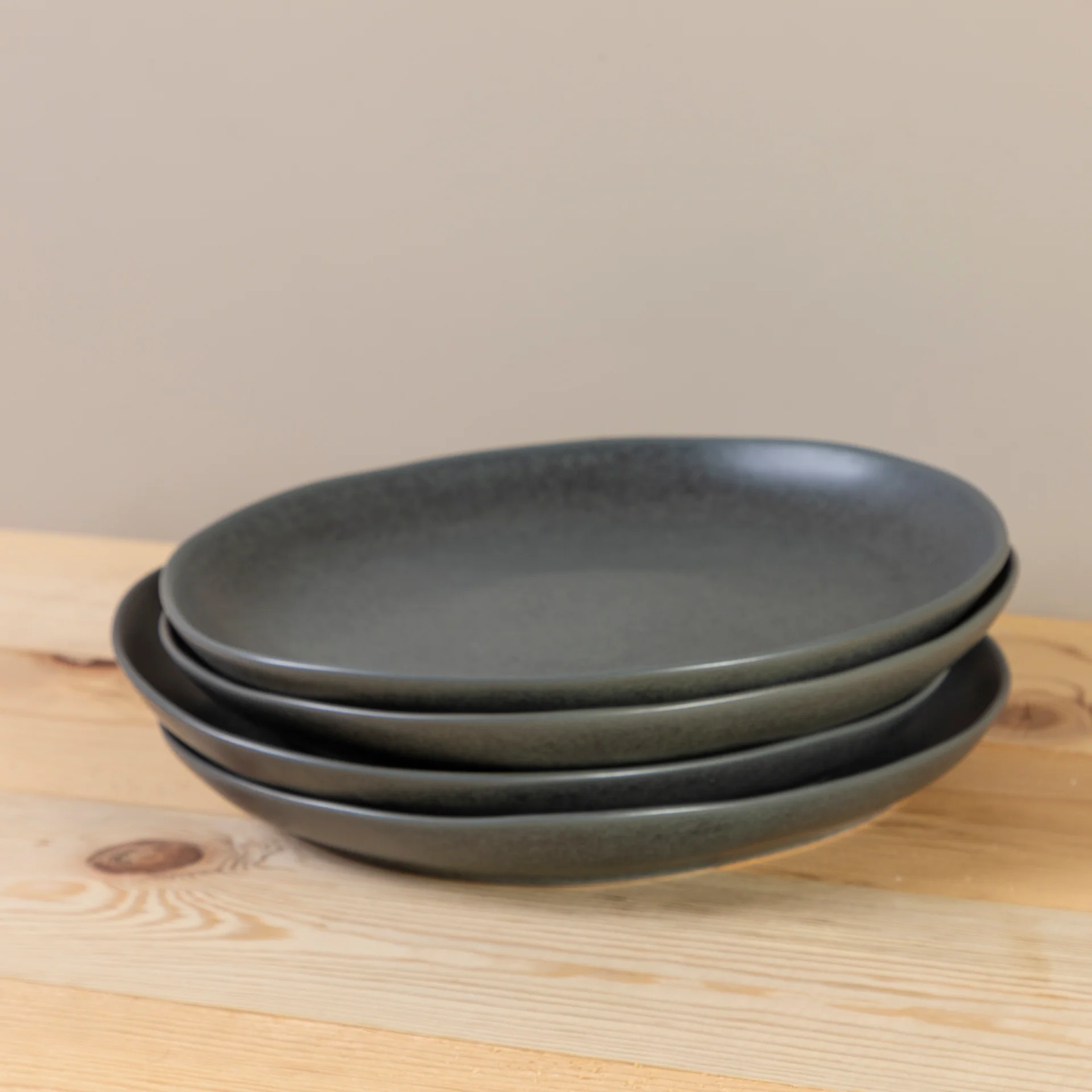 Quality Livia Dinner Plate Black Set of 6 Green