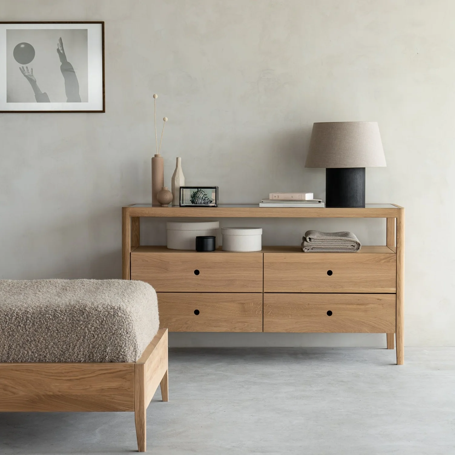 Luxury Spindle Solid Oak Dresser Certified
