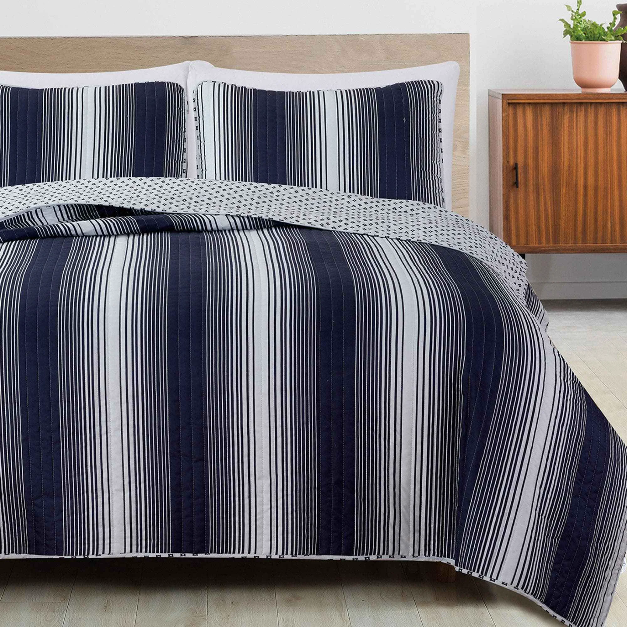Secure Everette Collection 3 Piece Ombre Striped Quilt Set Official