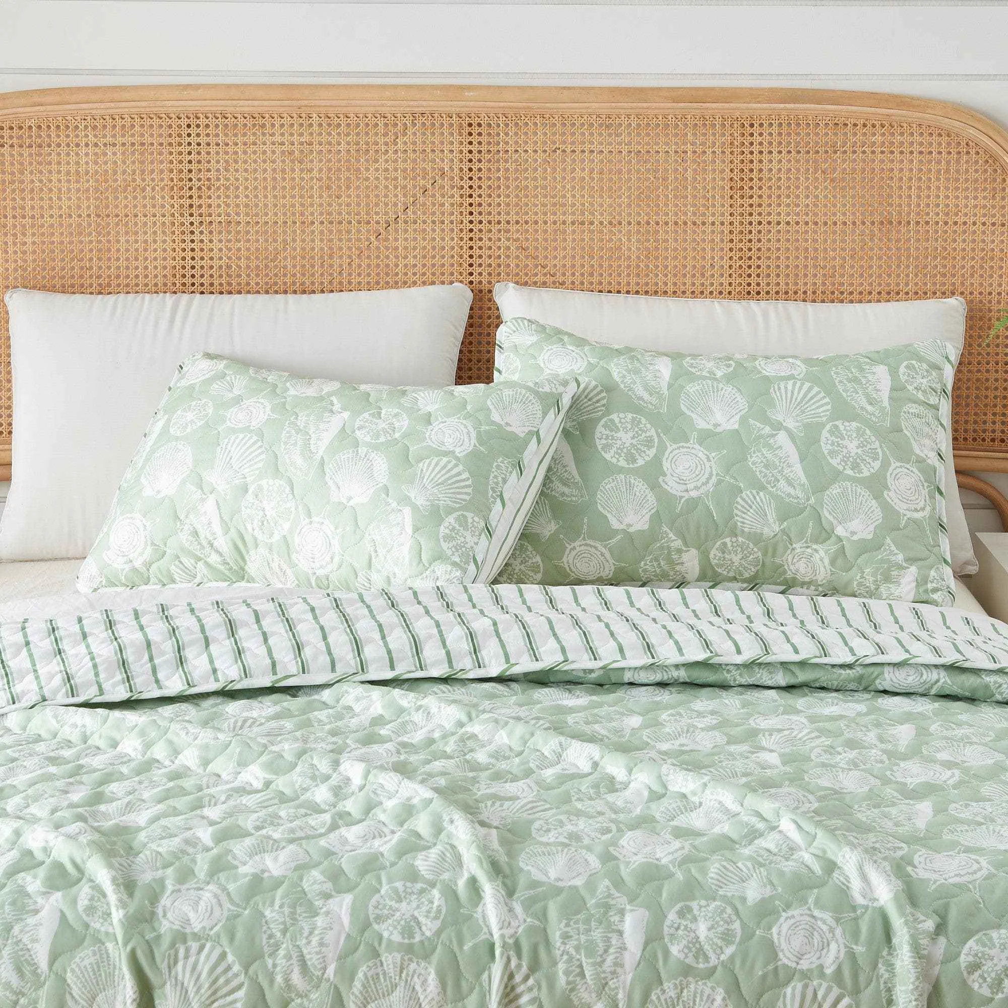 Versatile Green Seashell Quilt – Emerald Bay Breathable