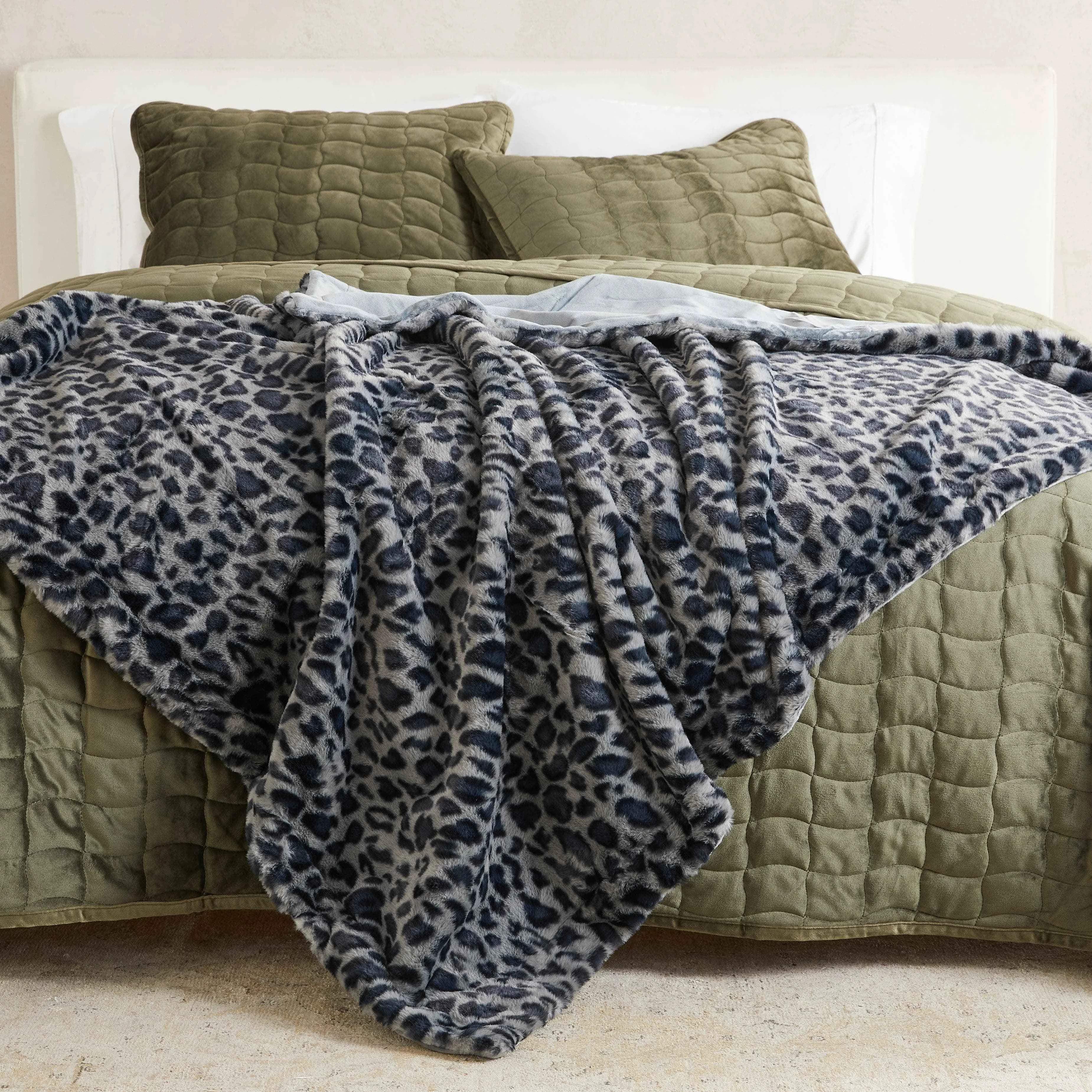 Excellent Faux Fur Printed Throw Blanket – Aaliyah Collection Contemporary
