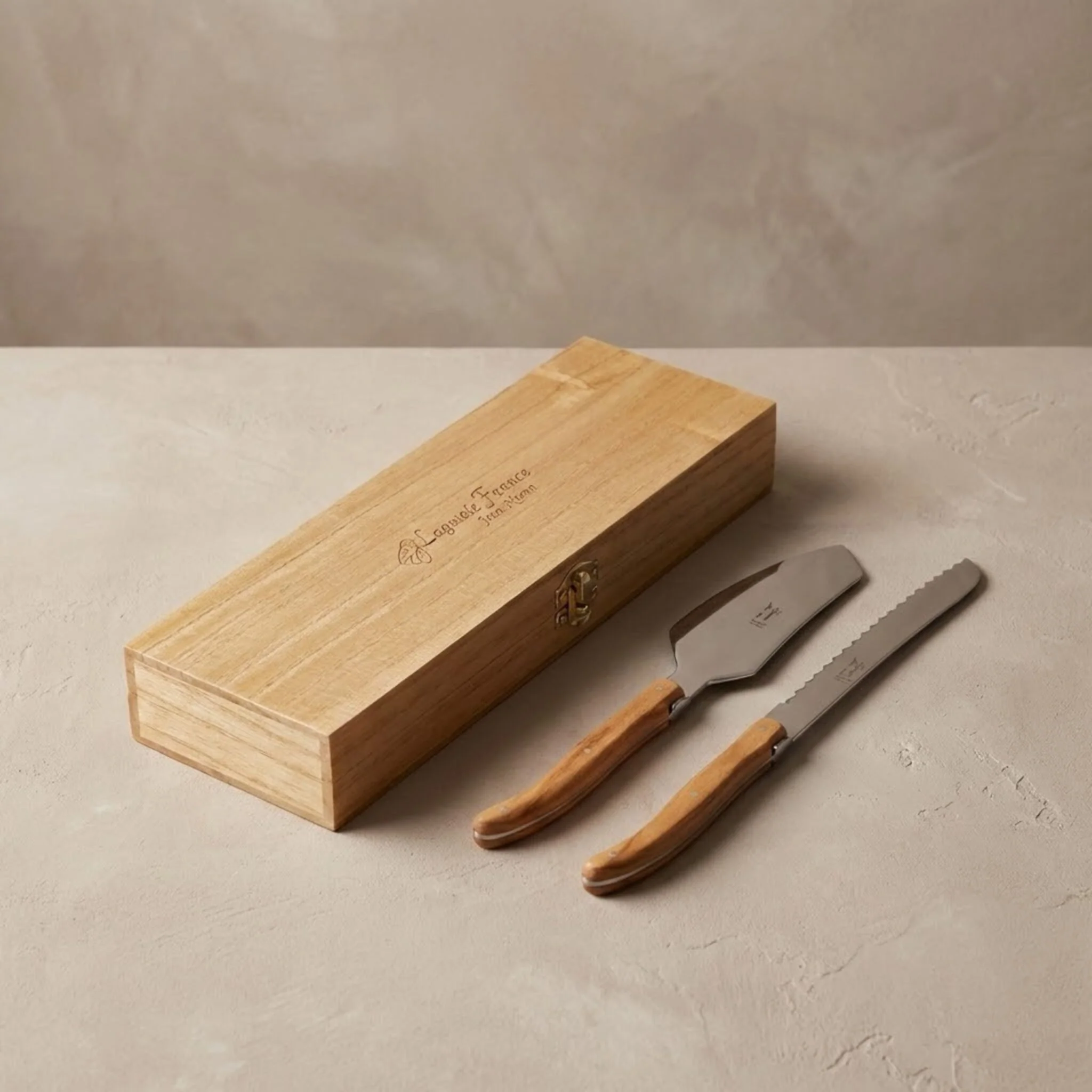 Sophisticated Laguiole Cake Serving Set Olivewood in wooden box Pure