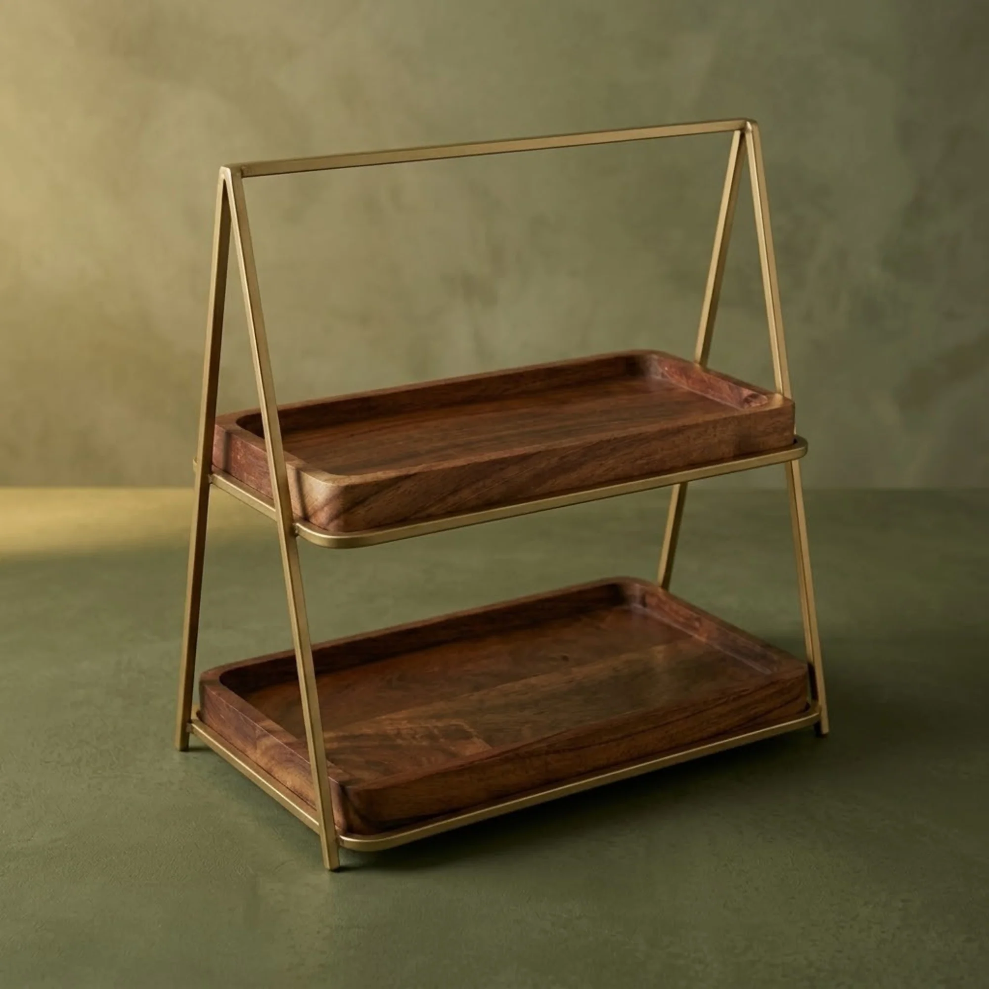 Relaxed Mariposa Tiered Stand High-Performance