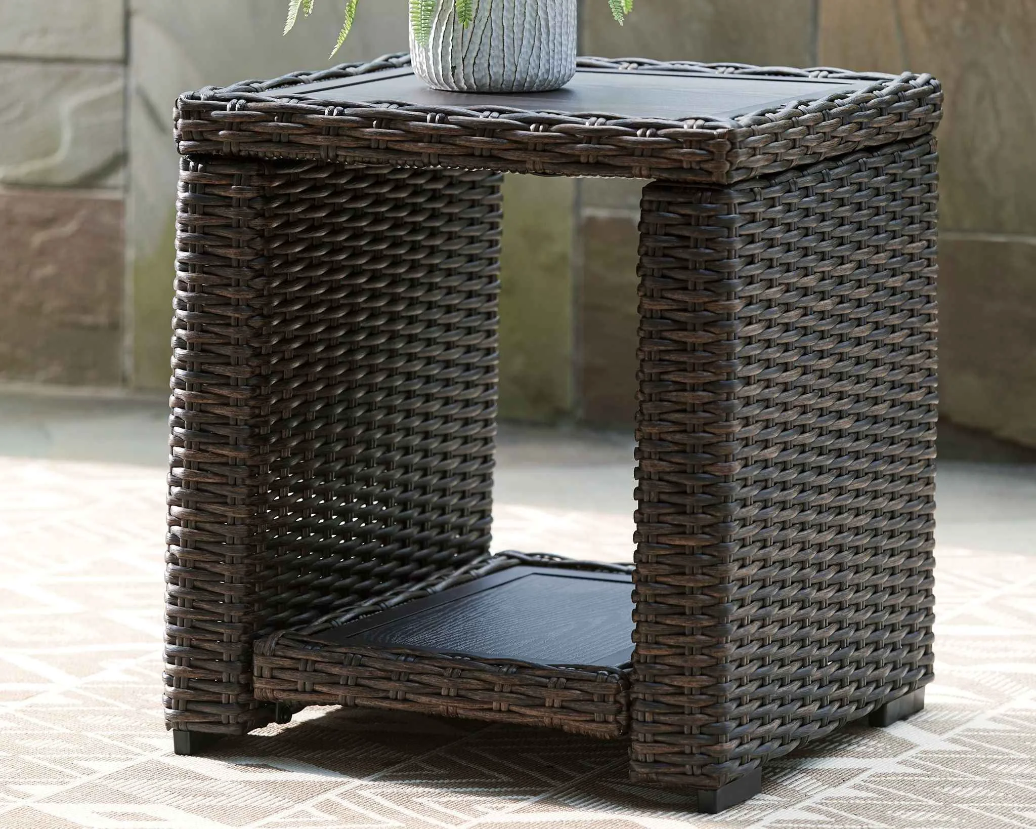 Comfortable Grasson Lane – Square End Table – Brown Classic