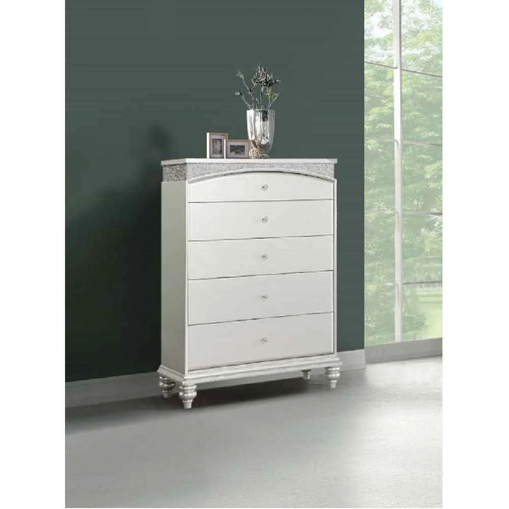 Minimalist Maverick – Chest – Platinum Professional