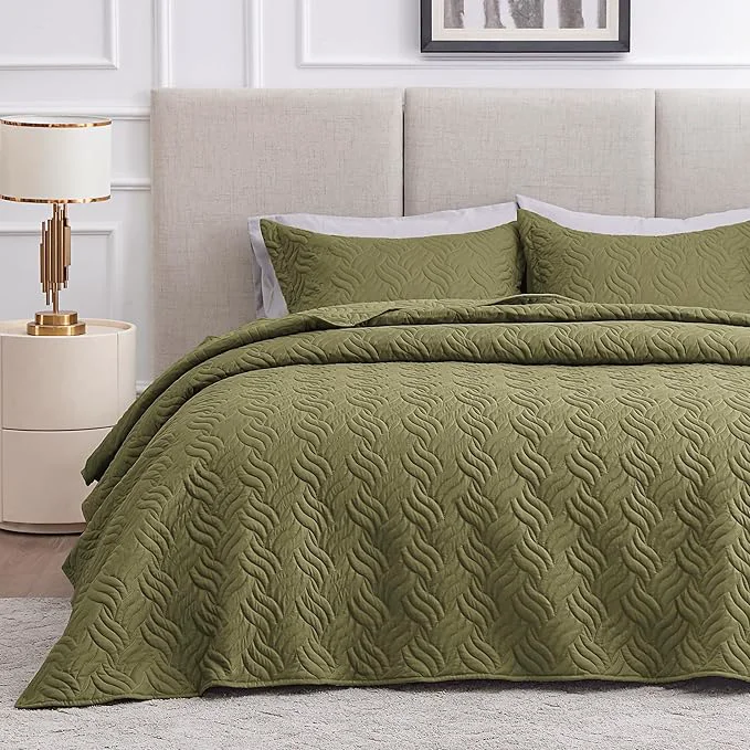Original Love 39 s cabin King Size Quilt Bedding Set Olive Green Bedspreads – Bed Summer Lightweight Bedspread Comforter – Wave Pattern Bedding Coverlet for All Season – 3 Pieces 1 Quilt 2 Pillow Shams High-Quality