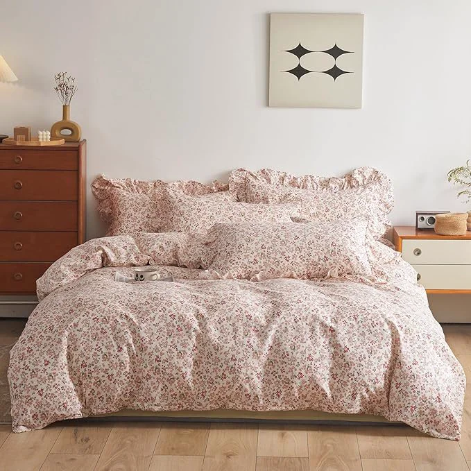 Elegant VM VOUGEMARKET Red Flower Comforter Set King Aesthetic Bedding Set Garden Style Blooming with Ruffled Pillow Shams for Girls Women Bed in a Bag King Comforter Set-104×90 Inch Stylish