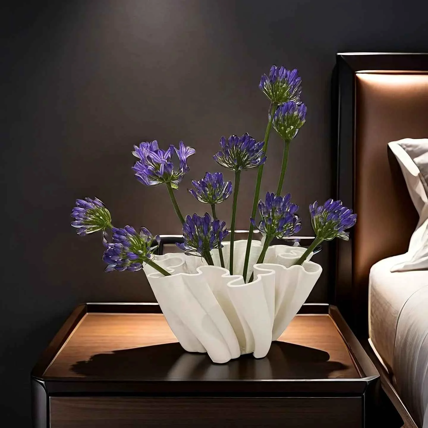 Relaxed Vase – 3D Geometric Ceramic White Smart