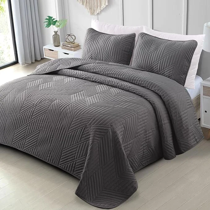 Refined Exclusivo Mezcla Ultrasonic King Quilt Bedding Set Lightweight Grey Bedspreads Soft Modern Geometric Coverlet Set for All Seasons 1 Quilt and 2 Pillow Shams Innovative