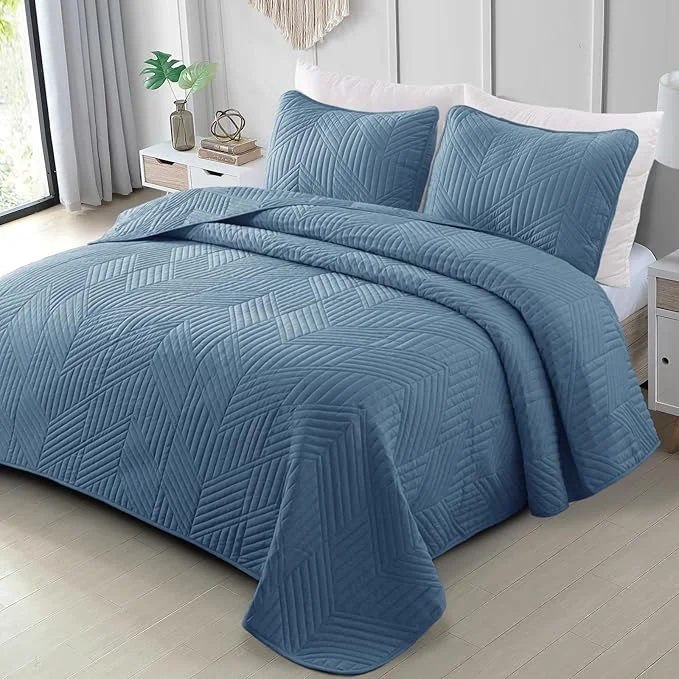 Exclusivo Mezcla Ultrasonic Full Queen Quilt Bedding Set Lightweight Grayish Blue Bedspreads Soft Modern Geometric Coverlet Set for All Seasons 1 Quilt and 2 Pillow Shams Breathable