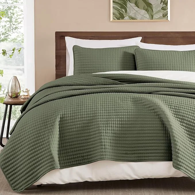 High-End WRENSONGE Queen Quilt-3 Pieces Lightweight Bedspreads Olive Green Queen Size Quilt Bedding Set for All Seasons Soft Summer Coverlet with 2 Pillow Shams Suitable for Bed amp Couch Genuine