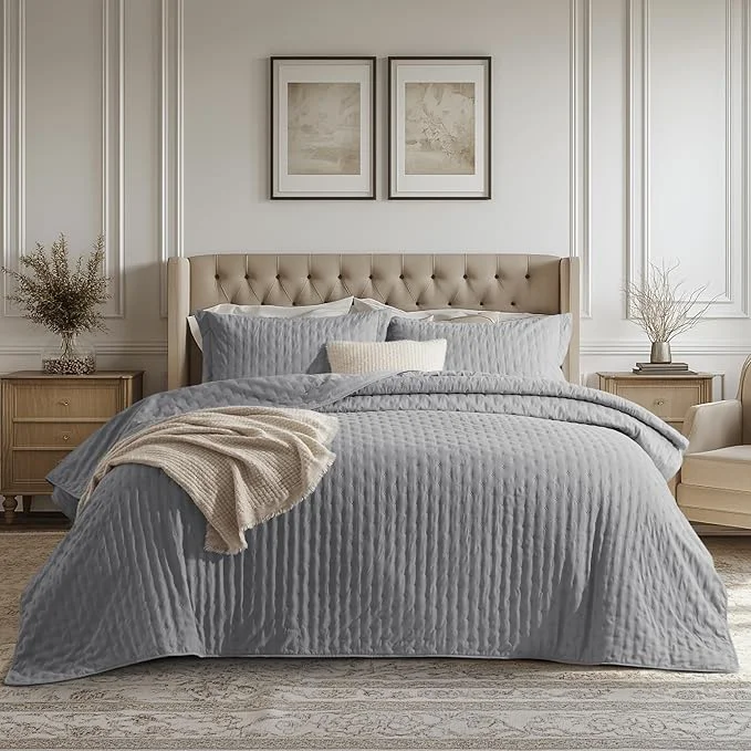 Elite Bedsure Quilts Queen Size – Grey Bedspread Queen Size amp Lightweight Comforter Modern Coverlet with Clover Pattern Ultra Soft All-Season Bedding 90 x 96 Inches Stitch- Quilting Ultra Soft Lightweight Machine Washable Pet-Friendly Long-Lasting