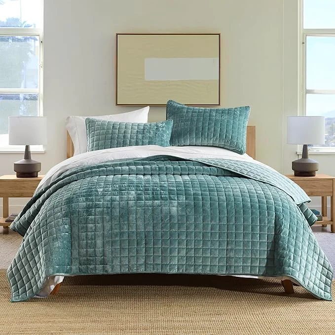 Premium Secgo King Comforter Set for Bed – Velvet Quilts King Size Black Bedspreads 98 106 Inch with 2 Pillow Shams Patchwork Reversible Lightweight Bedding Durable