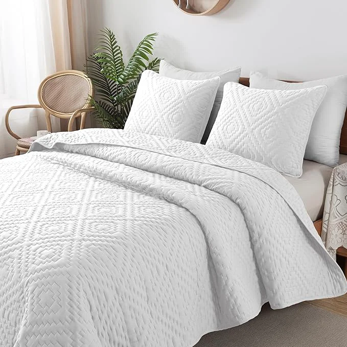 Relaxed R.SHARE White King Size Quilt Bedding Sets with Pillow Shams Boho Lightweight Soft Bedspread Coverlet Quilted Blanket Thin Comforter Bed Cover for All Season 3 Pieces 104×90 inches Original Design