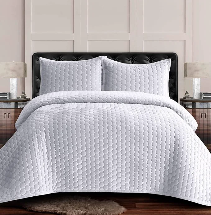 Elite Tribeca Living Lugano Oversized Velvet Quilt Set – All Season Extra Large 2 Piece Twin Size Comforter Set with 1 Pillow Sham in White Honeycomb Pattern 260GSM Solid