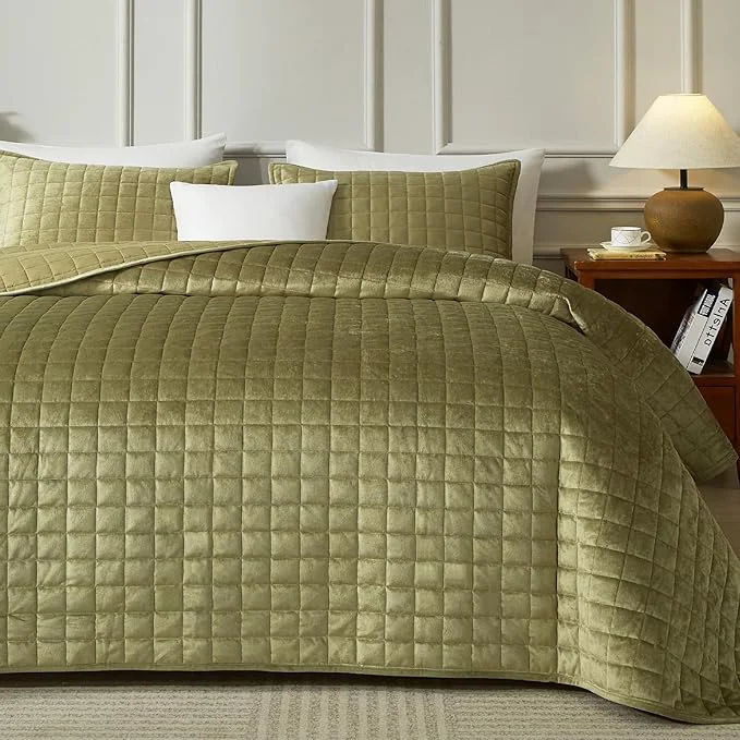 Next-Generation Powdion Velvet Quilt Queen Luxury Olive Green Quilt Comforter Queen Size 3 Pieces Soft Cozy Oversized Bedspreads Coverlet for All Seasons with 2 Pillow Shams 90×90 Shabby Chic Green Quilt Set Quality