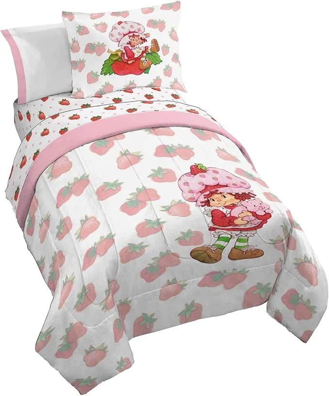 Authentic Jay Franco Strawberry Shortcake Twin Comforter Set – Bedding Includes Sheet Set amp Pillow Covers – Super Soft Pink amp White Kids Bedding 5 Piece Smooth