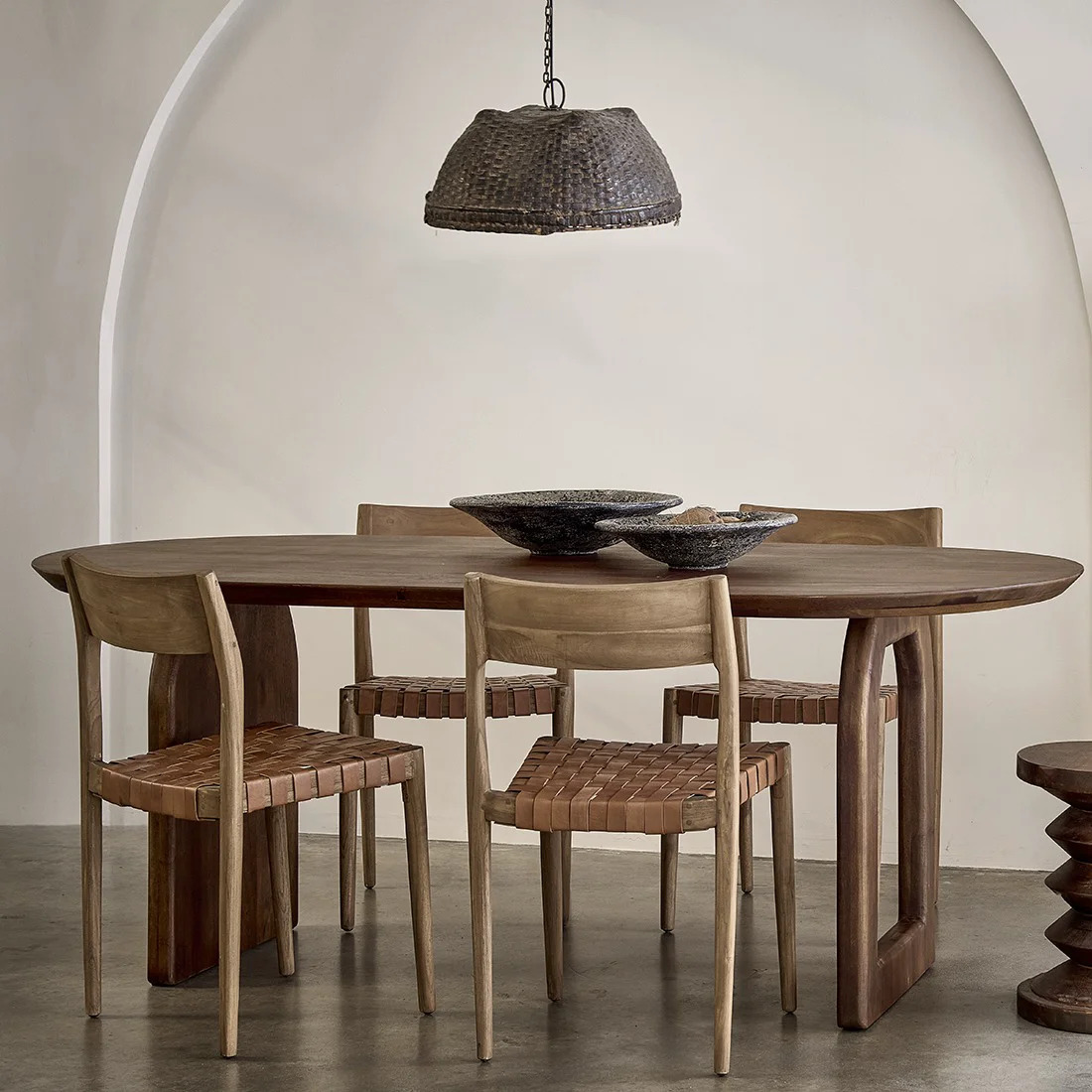 Sophisticated Bullnose dining table mix brown First-Class