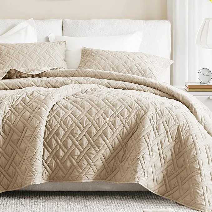 Practical Comfort Spaces Queen Quilt Set Modern Reversible Diamond Coverlet Queen Bedding Premium