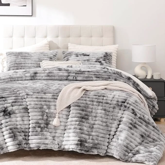 Fine Smoofy Fluffy Queen Size Comforter Set 3 Pieces Artisan