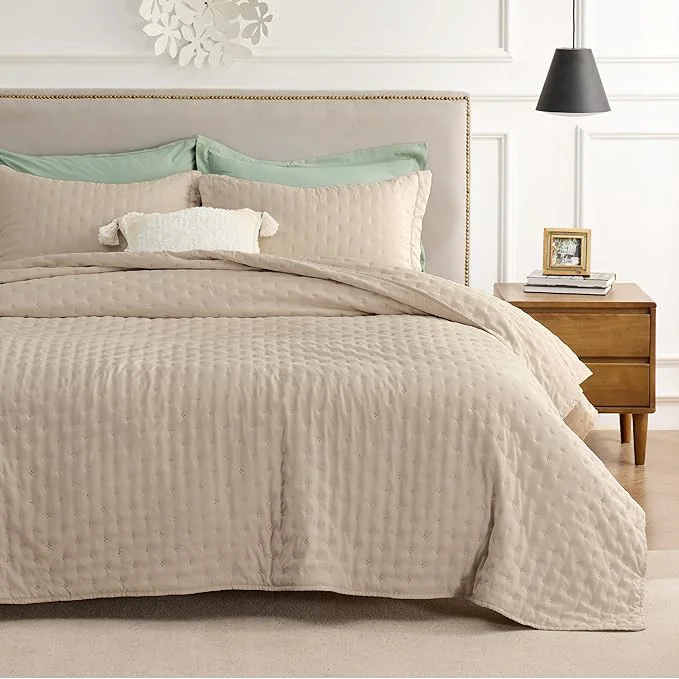 Unique Bedsure Twin Quilt Bedding Set – Soft Ultrasonic Twin XL Bedspread – Light Camel Coverlet Quilted Bedding – Lightweight Comforter Set for All Seasons Includes 1 Pillow Sham Stitch- Quilting Ultra Soft Lightweight Machine Washable Pet-Friendly Trendy