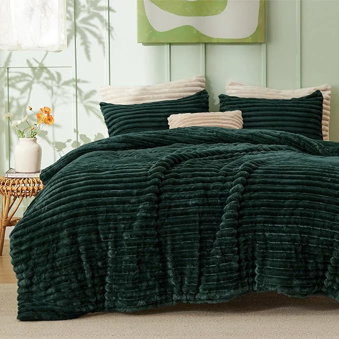 Prestigious Bedsure King Comforter – GentleSoft™ 3 Pieces Double-Side Fleece Fluffy Emerald Comforter Set Cozy Striped Room Decor Aesthetic Luxury King Size Bedding with 2 Pillowcases 104×90 Inches Smooth