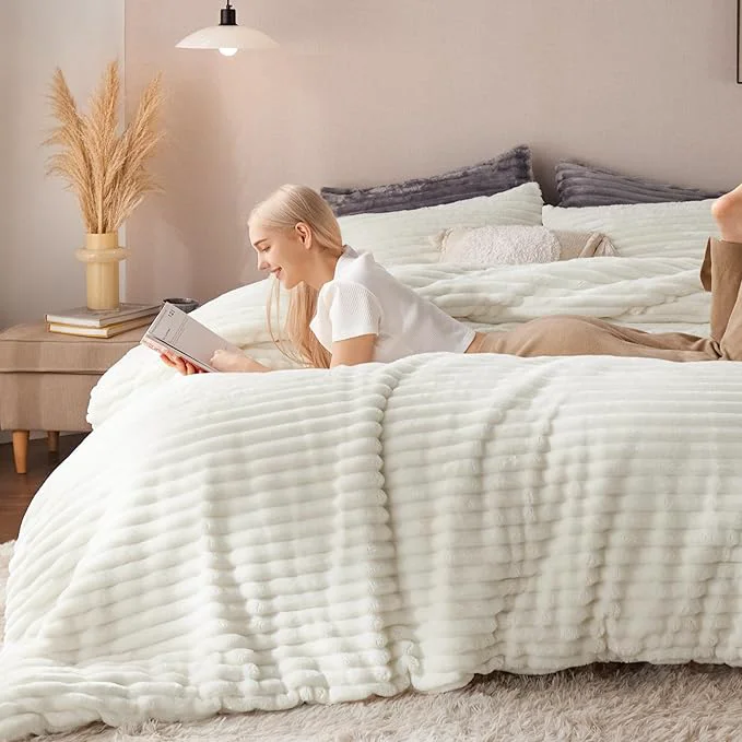 Original Bedsure Cal King Comforter Set – GentleSoft™ 3 Pieces Double-Side Fleece Fluffy White Comforter Set Cozy Striped Room Decor Aesthetic Luxury Cal King Bedding 2 Pillowcases 104×96 Inches Convenient