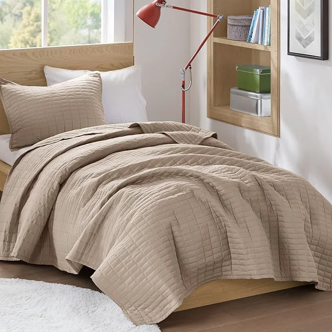 Fine Comfort Spaces Kienna Quilt Set- Double Sided Stitching Design Summer Blanket Green