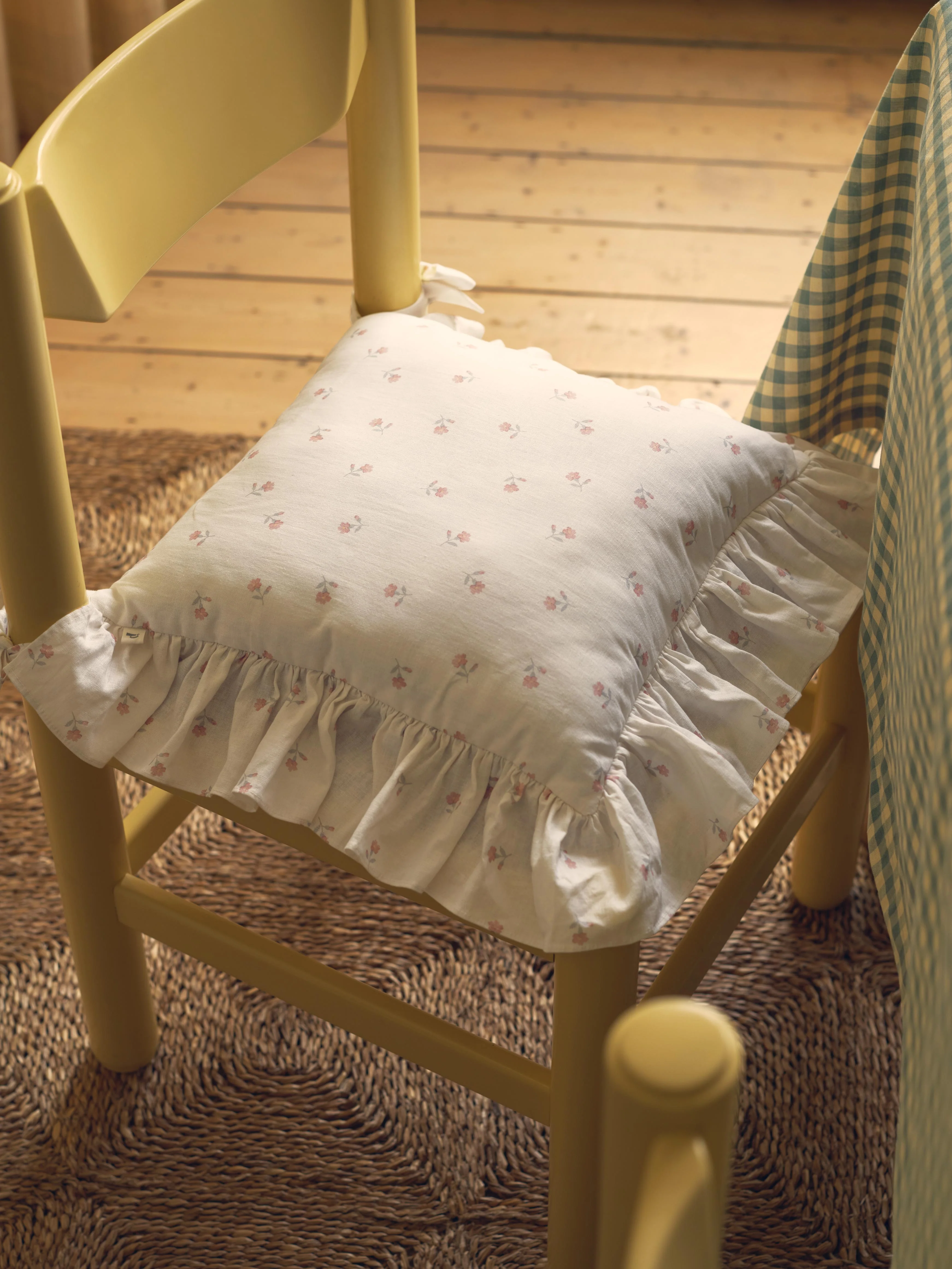 Detailed Pearl Posy Bud Frill Linen Blend Seat Pad Soft