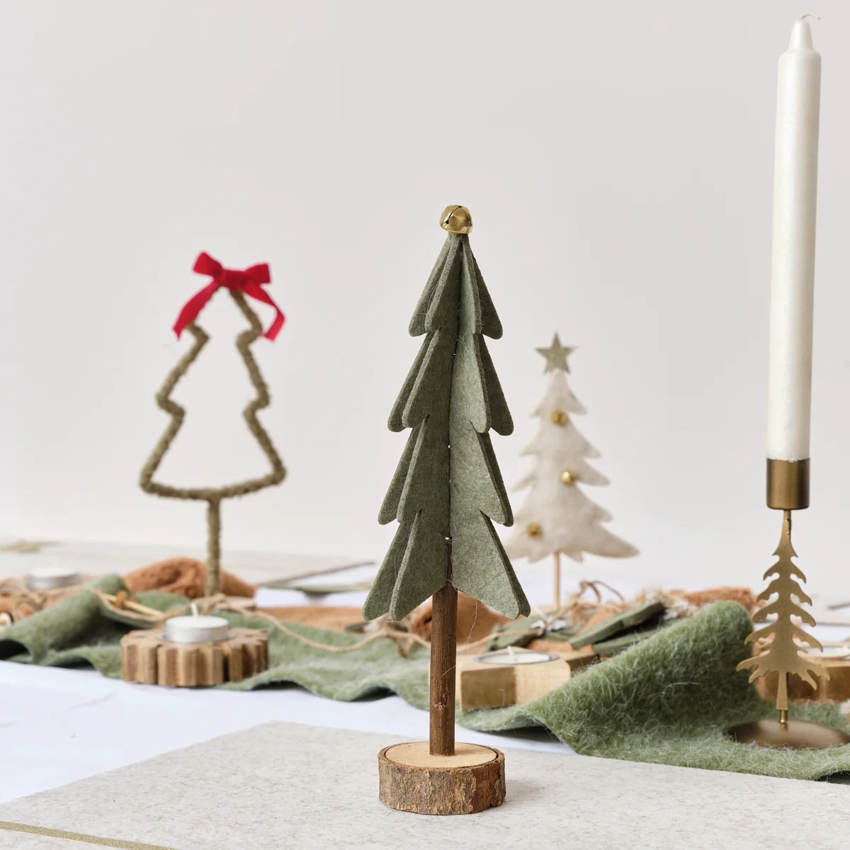 High-Grade Green Felt Standing Tree Decoration – 25cm Sophisticated