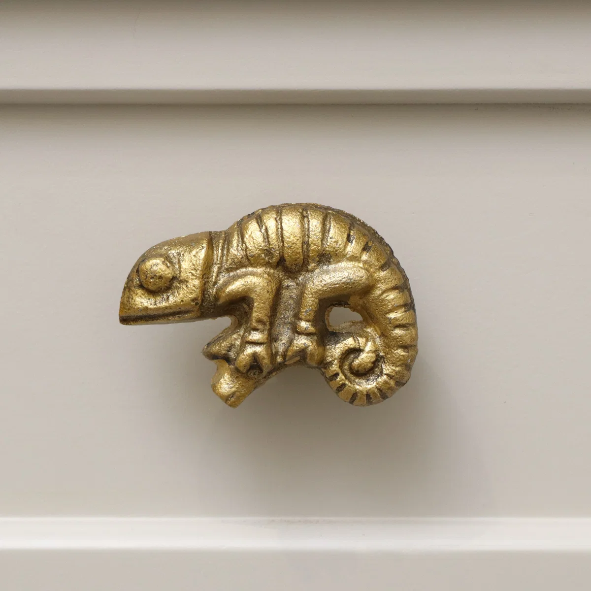 Soft Antique Gold Chameleon Drawer Knob Practical