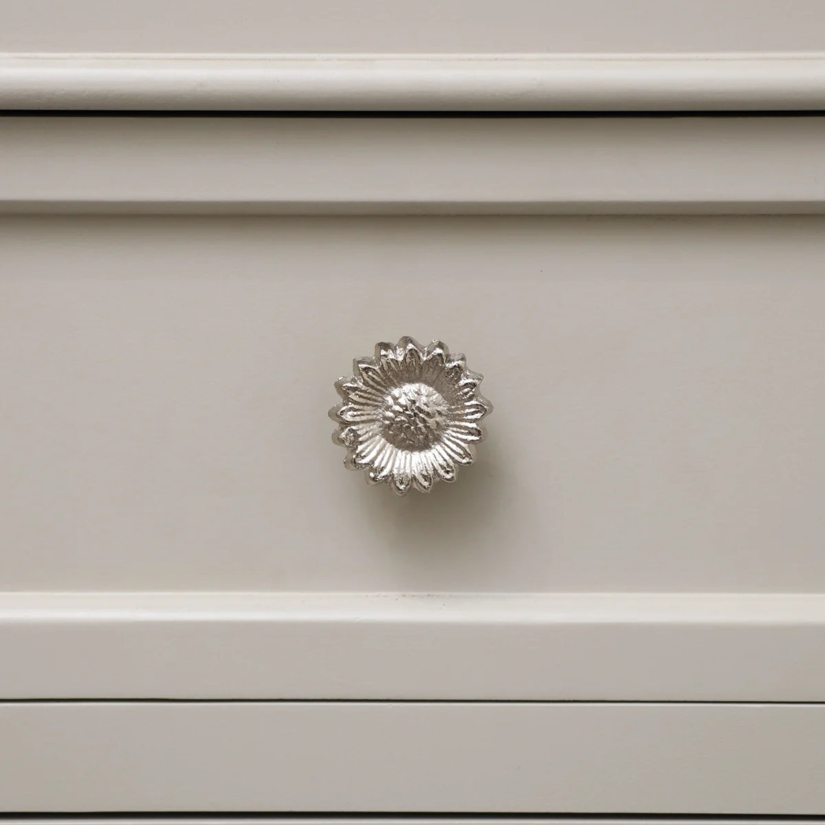 Relaxed Shiny Silver Sunflower Drawer Knob Responsible