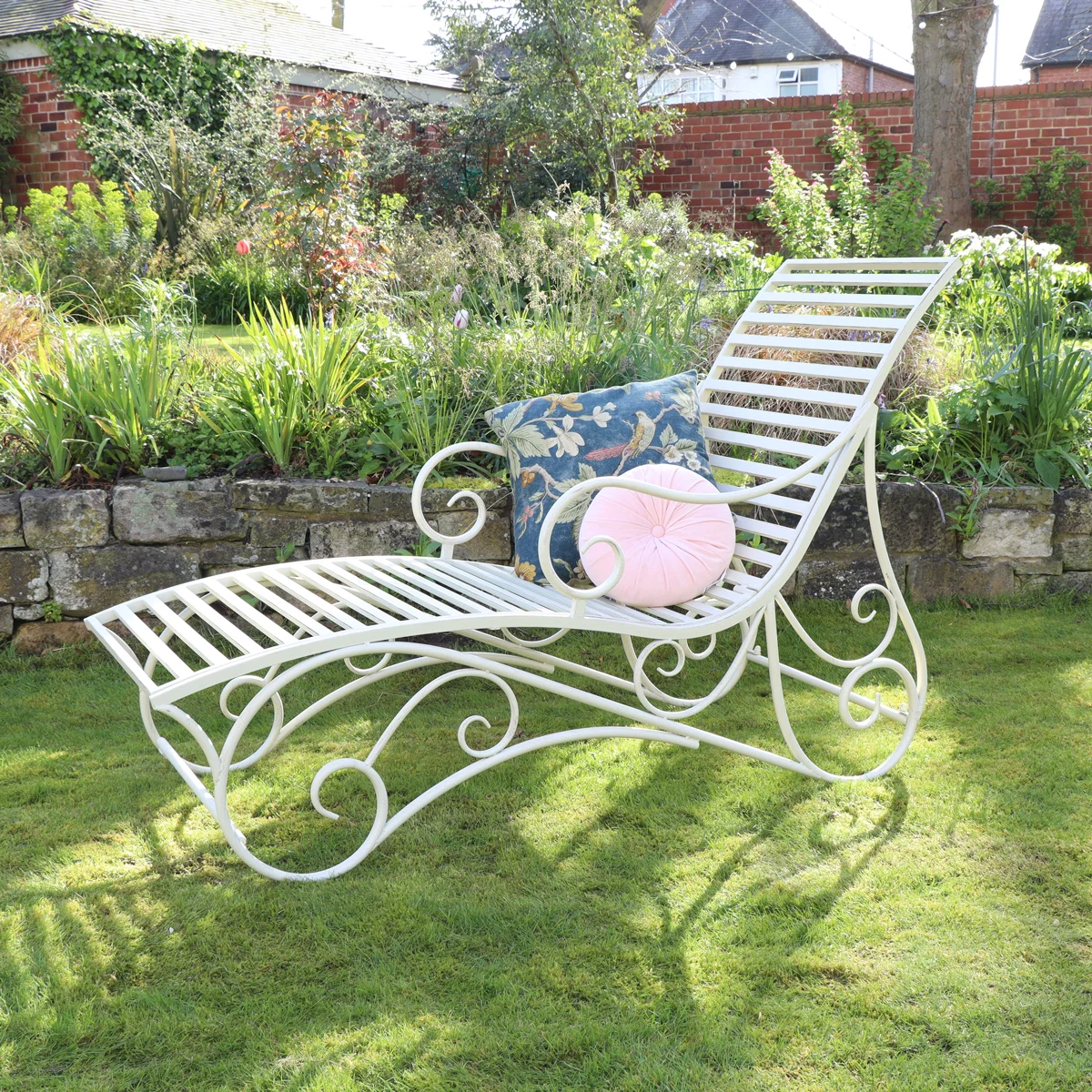 Eco-Friendly Large Cream Metal Sun Lounger – 58.5cm x 98.5cm Trusted