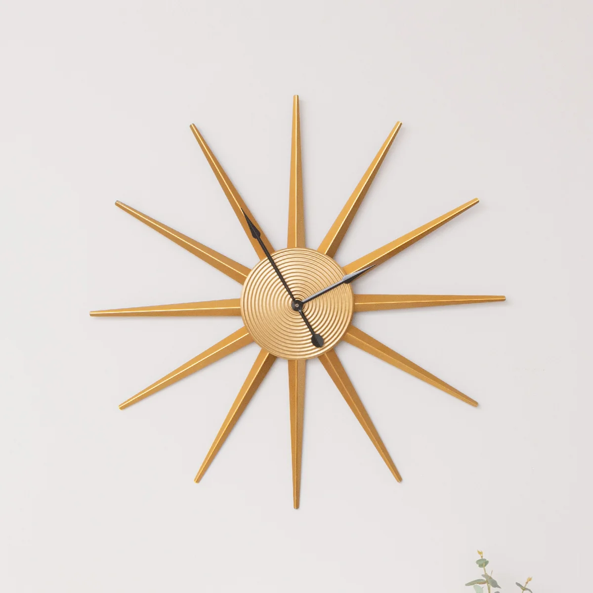 Detailed Gold Metal Starburst Detail Wall Clock – 60cm x 60cm Top-Quality