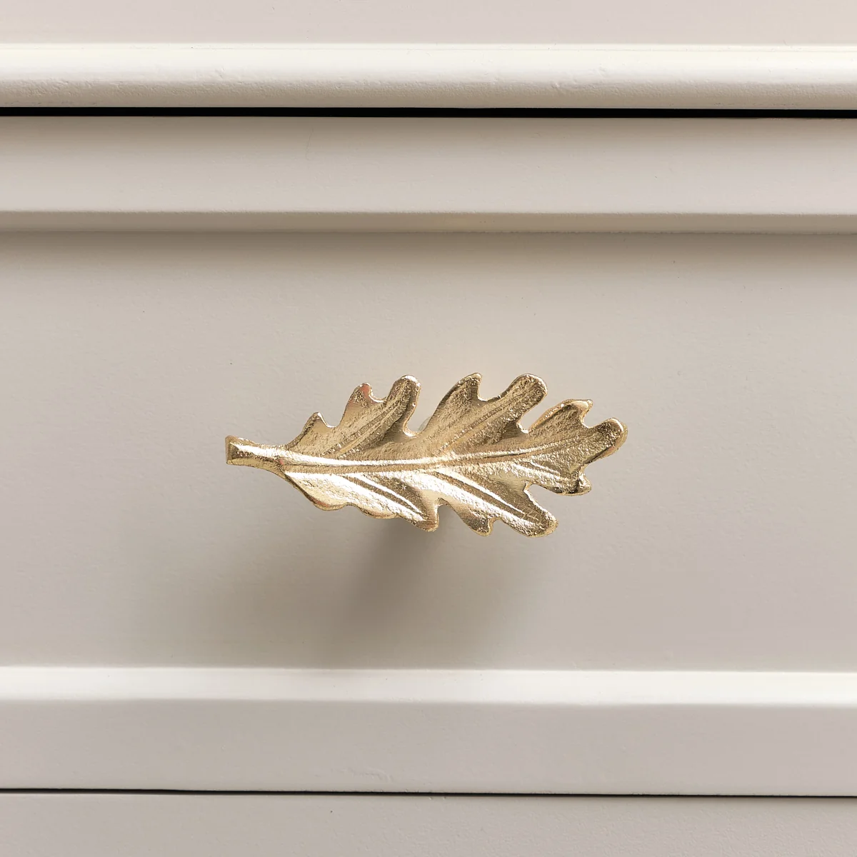 Luxury Shiny Gold Oak Leaf Drawer Knob Clean