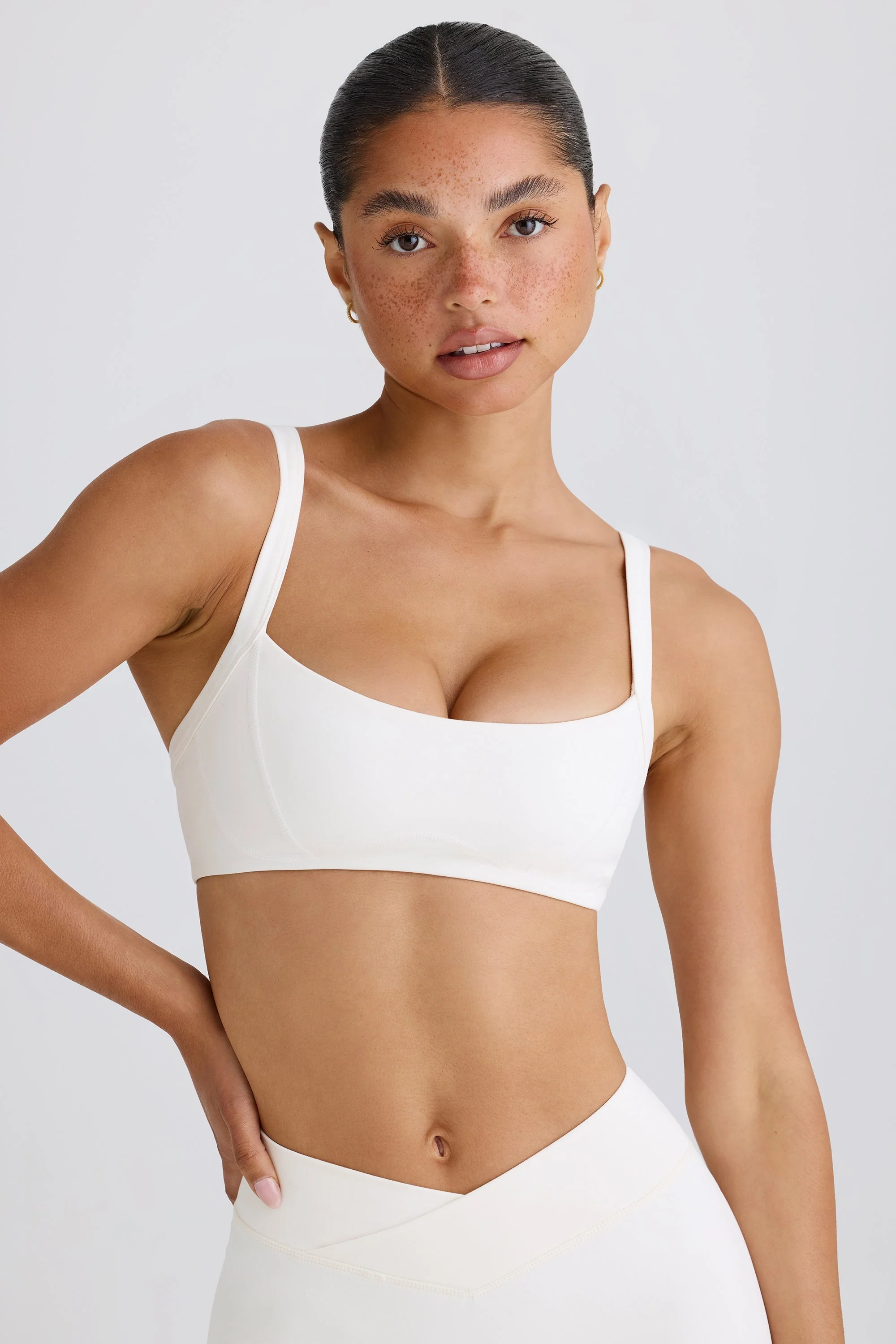 Verified Soft Active Contrast-Trim Sports Bra in White Powerful