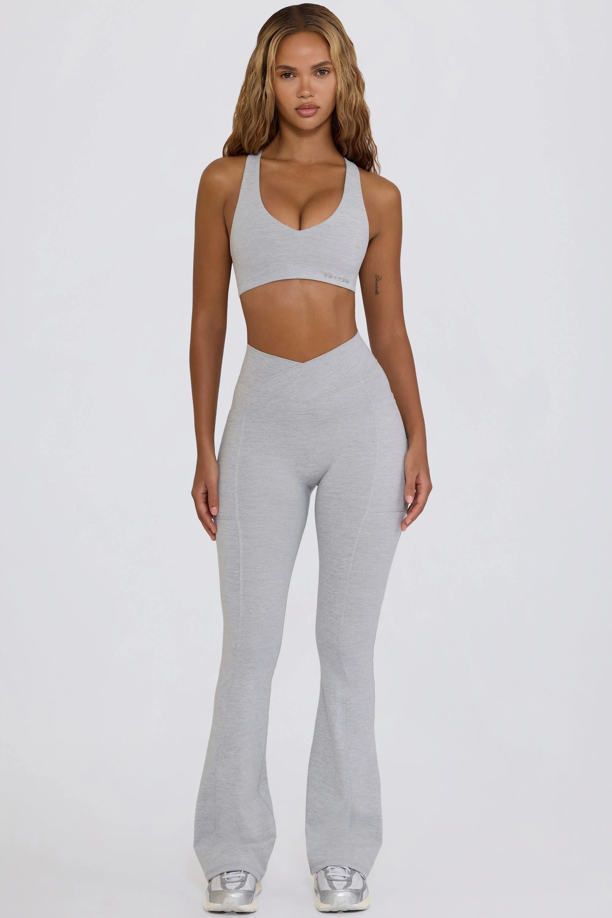 Flexible Soft Active V-Waist Flared Leggings in Grey Stylish