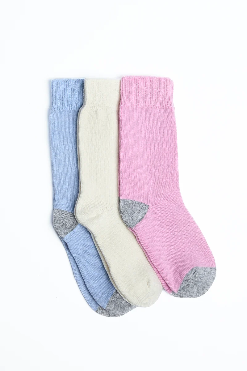 Minimalist Foxford Women’s Wool and Cashmere Socks Relaxed