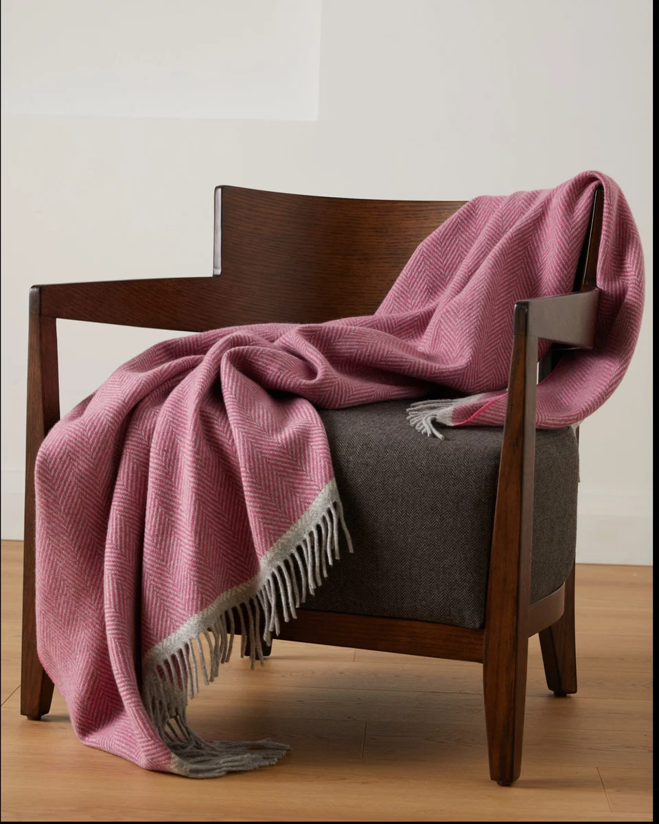 Fashionable Foxford Croía Cashmere and Lambswool Throw Smart