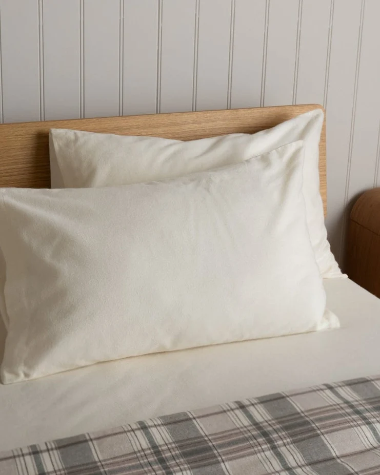 Smart Foxford Cream Flannel Pillowcase Set Enhanced