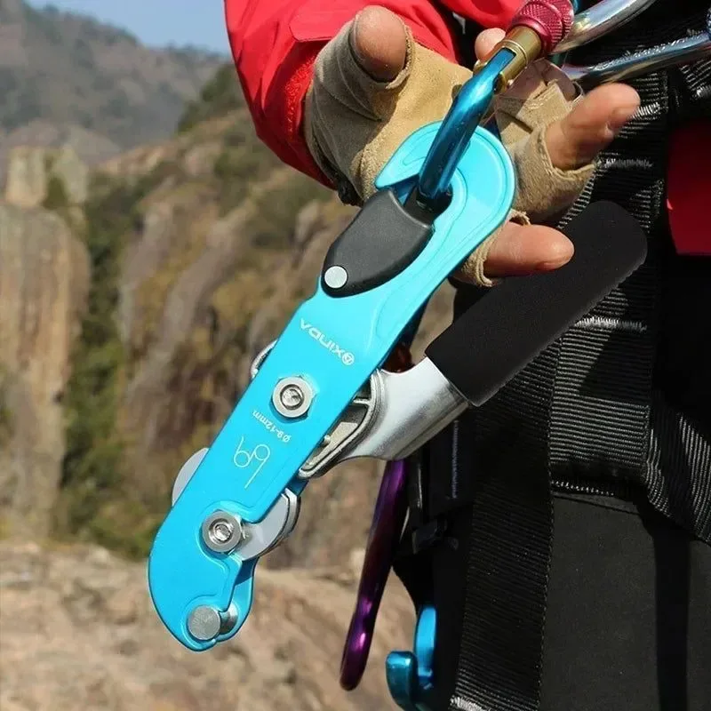 Green Outdoor Rock Climbing Handle-Controlled Abseiling Device – Rappelling and Descent Gear Solid